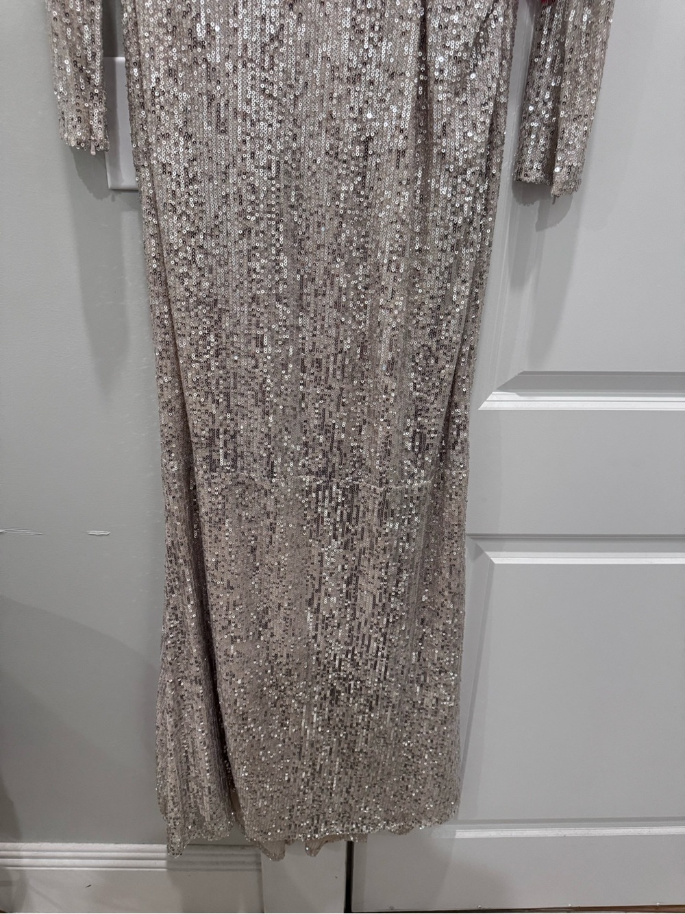 Ieena for Mac Duggal Sequin Long Sleeve V-Neck Evening Gown in Champagne size 8 - Picture 3 of 10